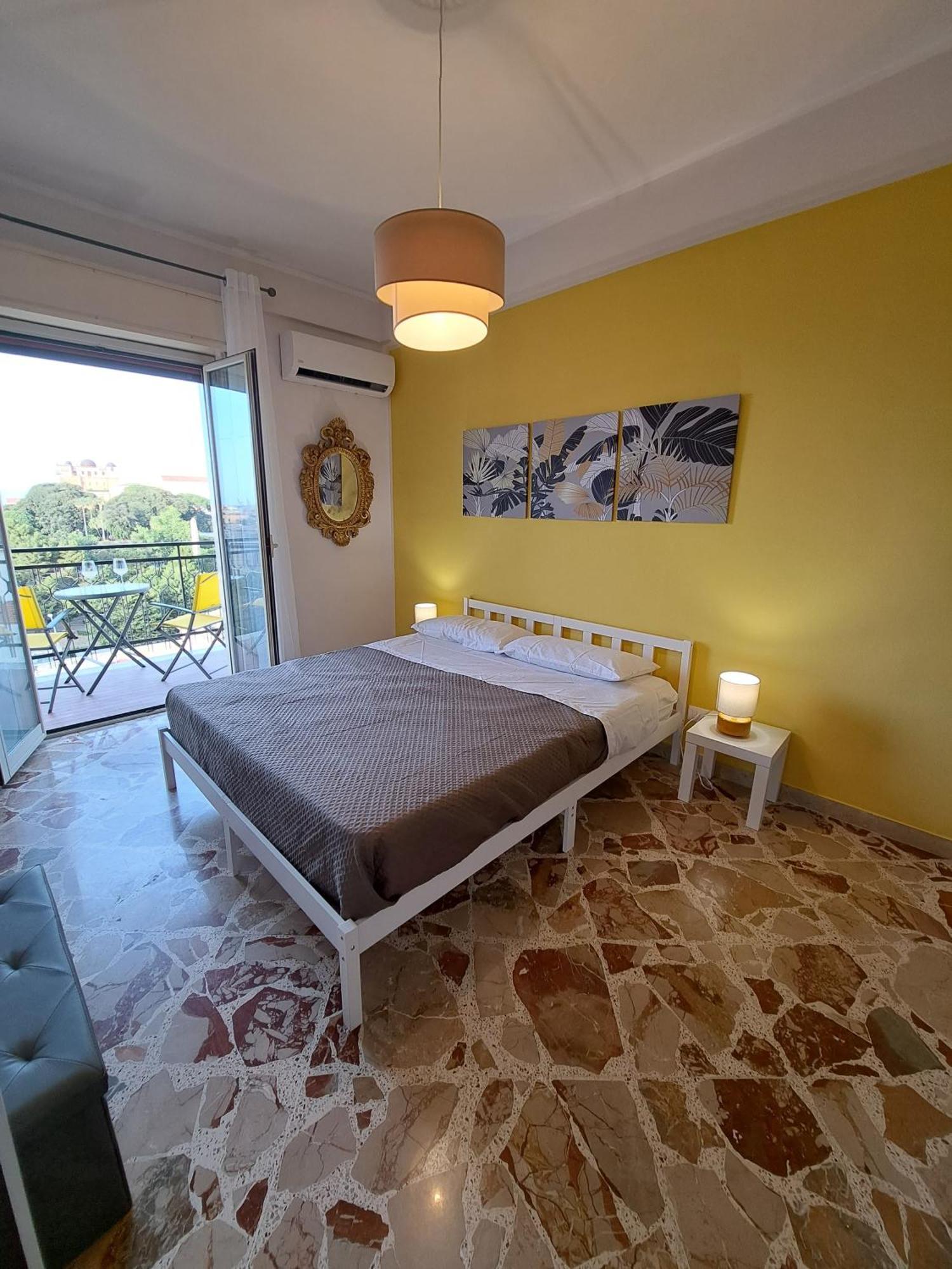 Skyline Apartment *