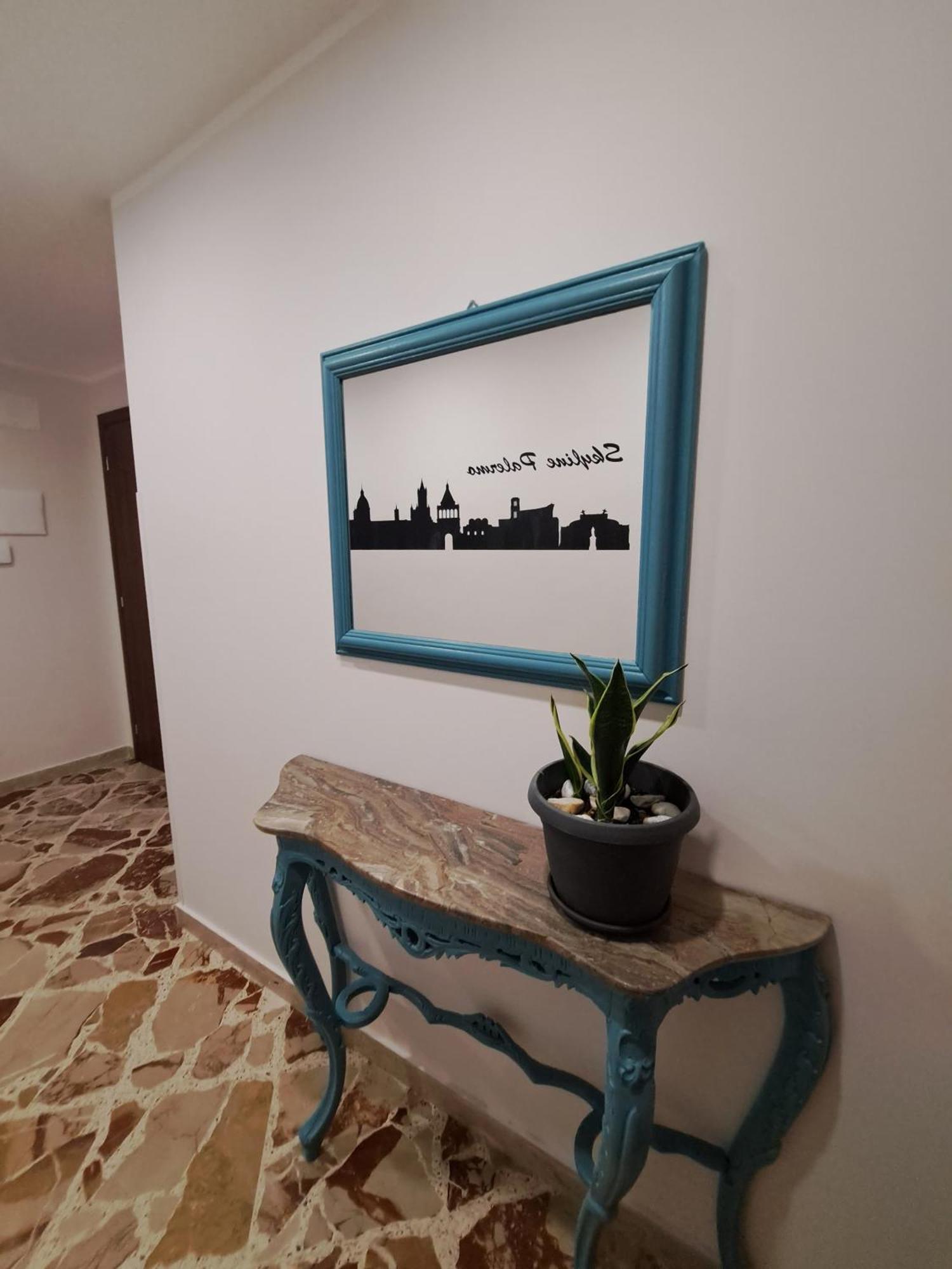 Skyline Apartment *